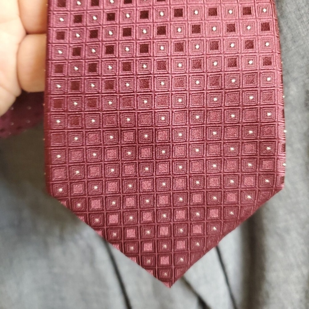 Calvin Klein OS Tie Mens Burgundy Geometric Silk Formal Business Necktie Luxury